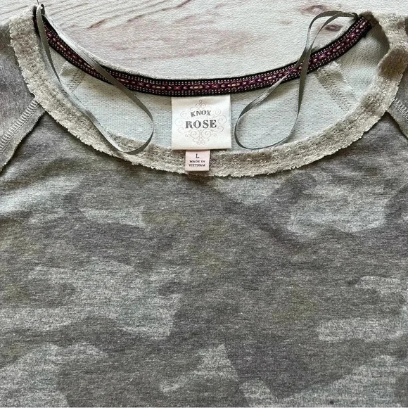 KNOX ROSE Women’s BEIGE CAMOUFLAGE PULLOVER SWEATSHIRT Size Large - Picture 2 of 7